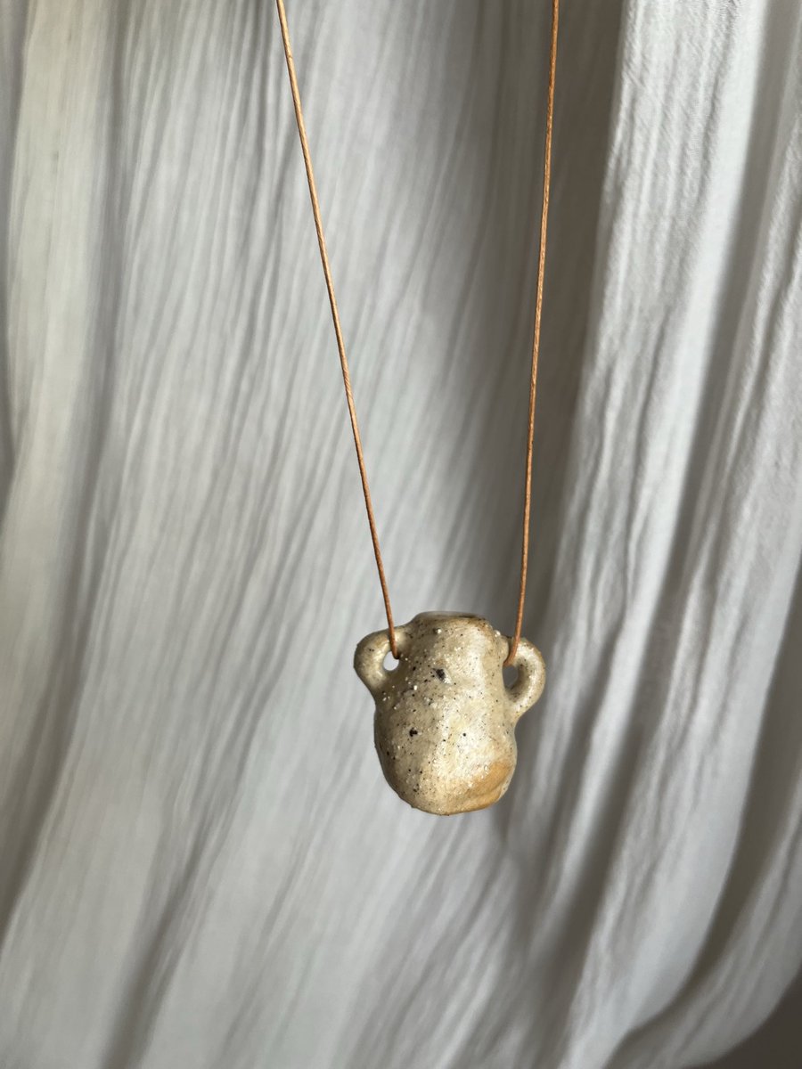 ไม่ค่อยได้เข้ามาโพสในนี้ ช่วงนี้กลับมาขายเซรามิกแล้วนะค้า เน้น accessories กุ๊กกิ๊ก

ดูของที่ว่างได้ที่ shop.line.me/@764irxob