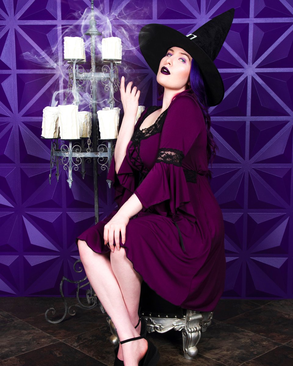 DareFashionUSA's tweet image. 😏 Witch, please.  Halloween’s almost here and I’ve got my look handled ➡️ courtesy of Dare Fashion’s perfectly wicked costume packs!

🛒 darefashionusa.com/collections/ma…

#WitchyVibes #HalloweenReady #CurvyWitch #AltFashion #SustainableSpooky #DareFashion