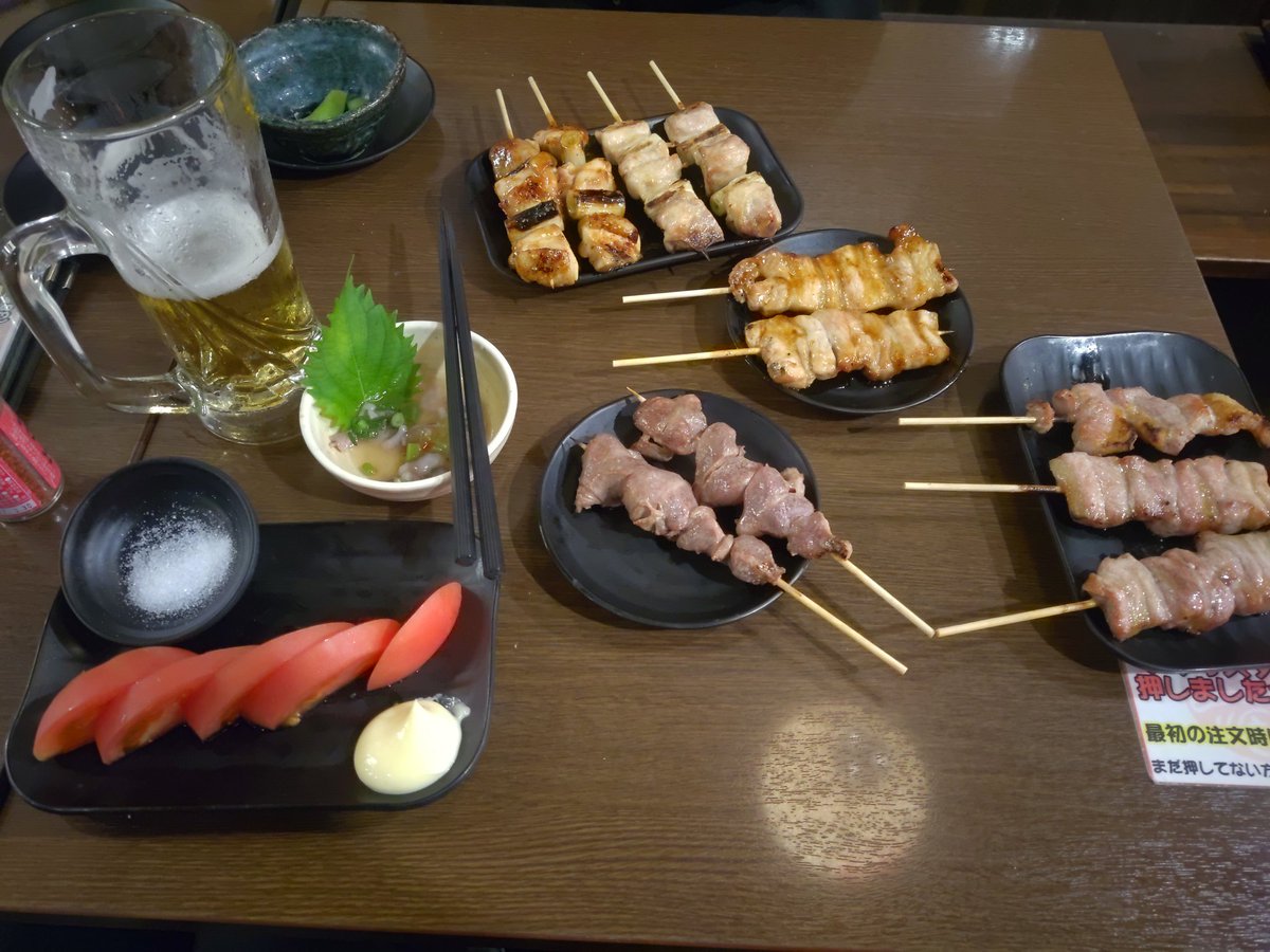 昨日のバースデーライブから一夜明けて、ささやかな打ち上げ🍻

てか、マジでここの焼き鳥、めちゃくちゃ美味いから！
一度は食べて欲しい🥺
 #もじょい