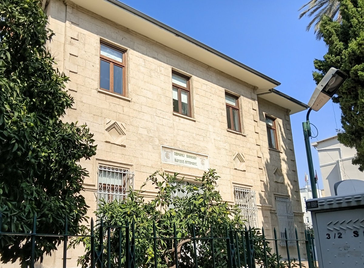 Osmanlı bankası ya da günümüzde adı ile Garanti BBVA :)
Levhasını koruduğunuz için teşekkürler <a href="/GarantiBBVA/">Garanti BBVA</a>