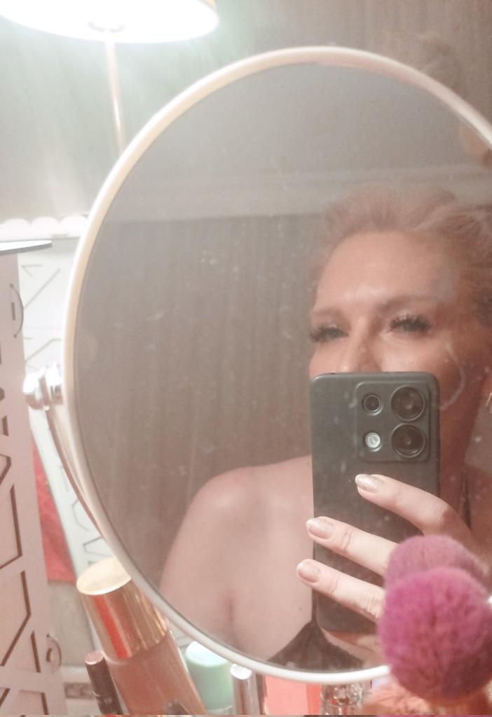 Ayna pozumla Gün aydııııııııııı🥰😍🥳