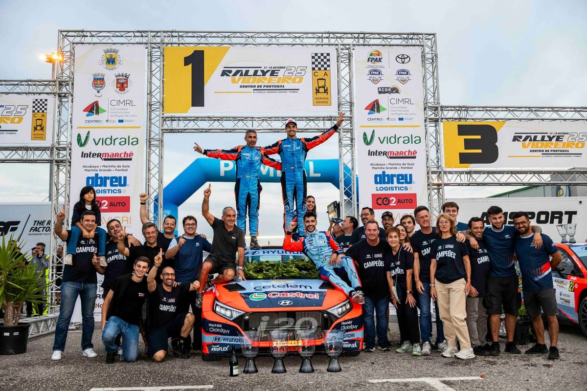 Veinte años después de coronarse Campeón de España de Rallyes, Dani Sordo volvía a conseguir otro título nacional 🏆

Dani Sordo se proclamaba ayer junto a Cándido Carrera Campeón de Portugal de Rallyes 🇵🇹 

Enhorabuena a los dos👌🏻

#WRC #Rally #Legend #Driver 👤