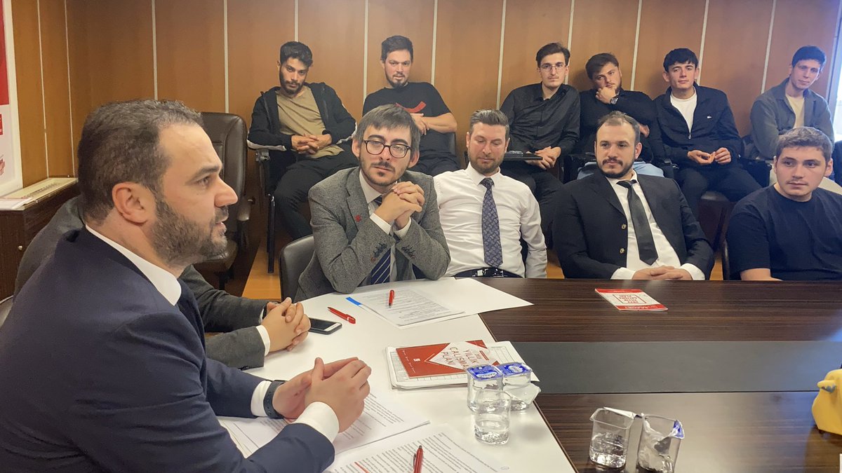 📍İl Gençlik Kolları Divan Toplantısı

Bugün, il gençlik kollarımızın aylık divan toplantısına katıldık.
Davamıza gönül vermiş genç kardeşlerimizin azmi, heyecanı ve inancı bizlere umut veriyor.

Özverili çalışmalarından dolayı İl Gençlik Kolları Başkanımız Miraç Yakupçebioğlu’na