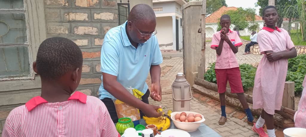 School meals do more than fight hunger, they help children stay in education and support entire communities.

As we celebrate post #WorldFoodDay we emphasize that through home-grown school feeding, smallholder farmers access stable markets &amp; children enjoy a nutritious meal.