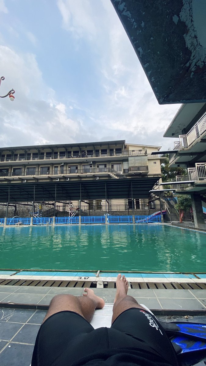 Axellboss_'s tweet photo. 🏊🏽‍♂️💦 latihan hari ini kelarr. Pasti malem sangbrut, info deepthroat yg mau di brutalin mulutnya #gayjember https://t.co/sjhjv5Az6J