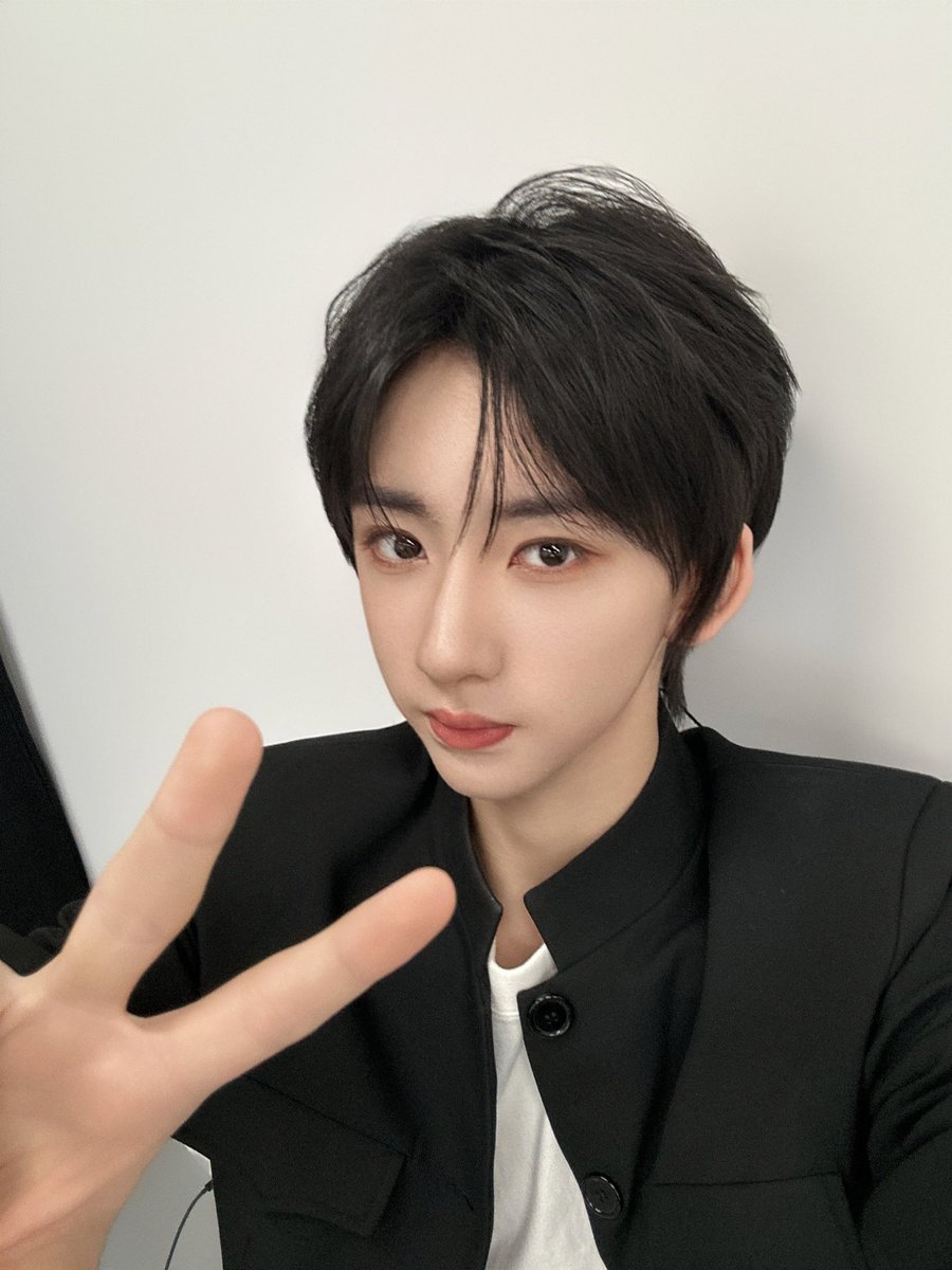 ChromosomeEG's tweet image. Dropping selfies 📷 Happy weekend 😁

#CHROMOSOME #Chromosome_Entertainment #ChromosomeSeeds #Seeds #CHENKAIWEN #CHENXIAOFU #FANZIMO #FUYUBO #LANZIHAN #LINUOQI #XUYISHENG #ZHENGYIZHUO