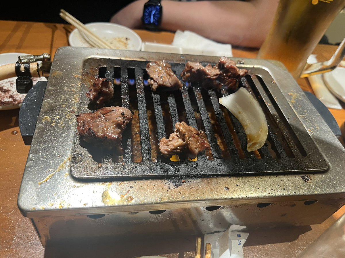 maepon1114's tweet image. こんちゃん、壺漬け熟成ドラゴンハラミと、はやかーの腕とApple Watchだよ🐉🍖

#雪谷こん
#idol_program