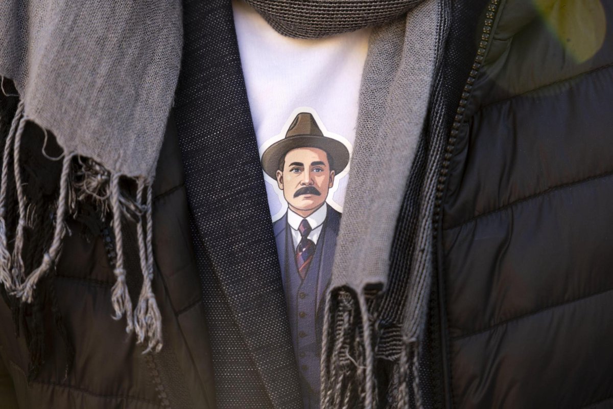 #19Oct #Canonización #SantosVenezolanos 
<a href="/omairalabradorm/">Omaira Labrador💛💙❤️</a>: "!Habemus santos!
Oficialmente San José Gregorio Hernández.  Ya estaba en los altares pero ahora lo hace por toda la ley católica."