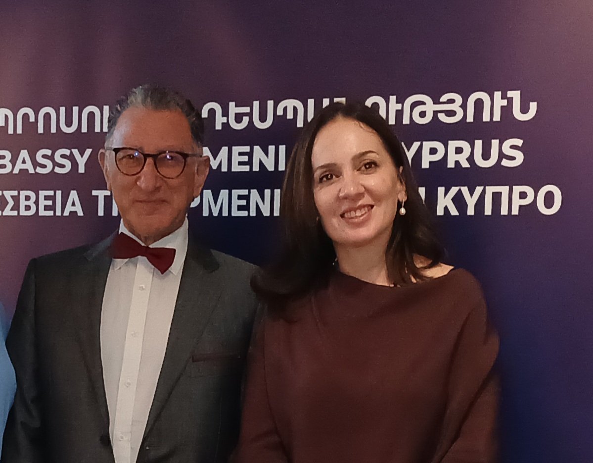 Parsy Zartarian / Πάρσι Ζαρταριάν tweet media