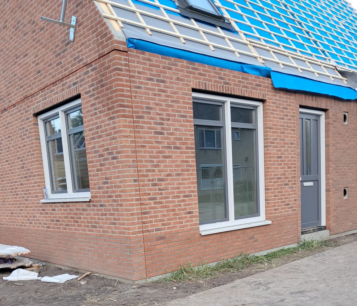 gerdazwart's tweet photo. @Hind45915964 Ze hebben mijn oude huis afgebroken. Ik krijg er op dezelfde plaats een levensloopwoning voor terug. Gasvrij. Ik ben er blij mee. Maar ik krijg huurtoeslag. https://t.co/EDB72RoKuq