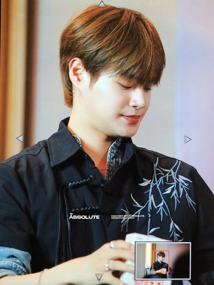이거 무슨 컨셉인지 알려주실 분
잘생긴 깃발? 은 알겠는데,,  
251019 CS
#전웅 #김동현 #박우진 #이대휘 #AB6IX