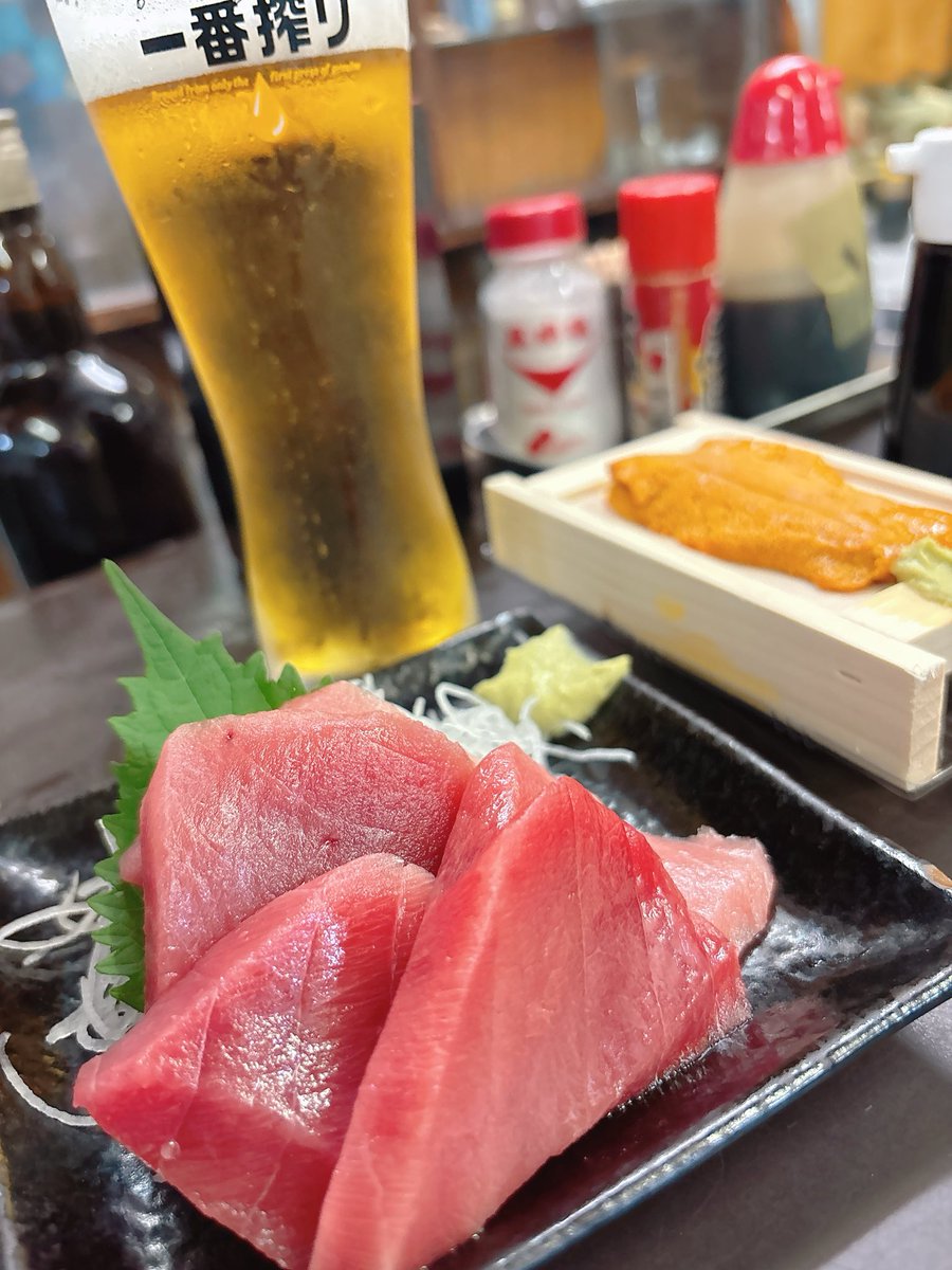 野毛 ぴおシティ はなみち

噂のウニ、ようやくありつけました
(平日に開店前40分前並び)

まぐろ、ウニ(￥450)、生。
とろける軍団しめて1500円くらい

幸せを凝縮した味に明日からの活力をいただきました(7連勤の始まり)
 #お酒好きな人と繋がりたい 
 #Twitter晩酌部