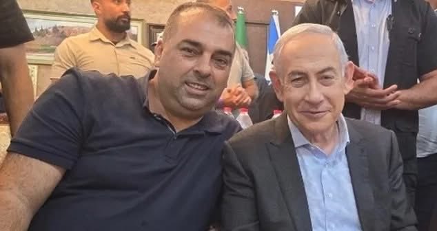 كيف يمكن أن يُستقبل في الزرقاء — أرض المواقف الثابتة والانتماء العربي الأصيل —  عفيف عبد من الطائفة الدرزية والعضو في الكنيست الإسرائيلي وقيادي في حزب الليكود المقرّب من نتنياهو؟
أيعقل أن تُفتح له البيوت وتُفرش له السجادة وكأننا نسينا مَن يمثل وماذا يمثّل؟

مثل هذه اللقاءات لا