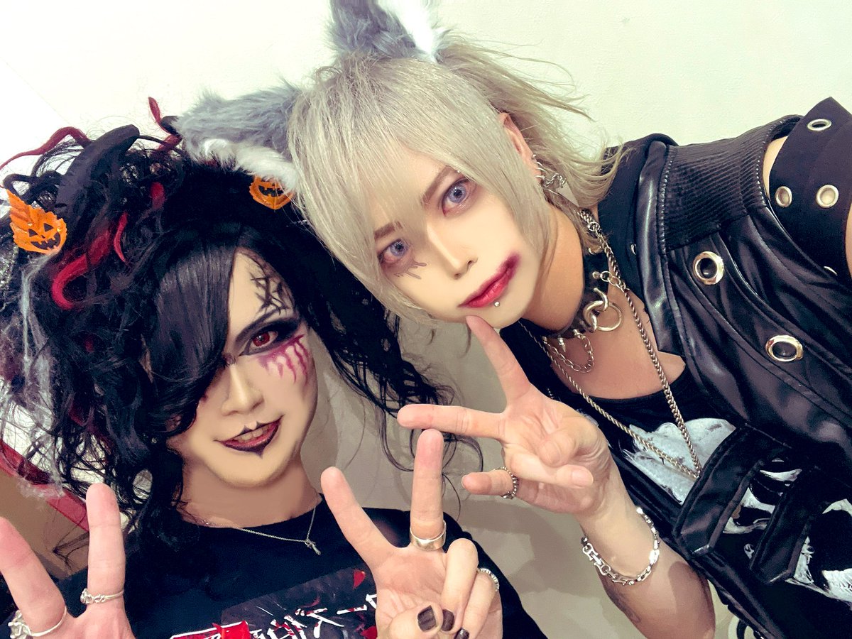 先日はローズ伯爵の生誕に呼んで頂きました🌹
420歳ということで。おめでたい。
ヴァンパイアですから🧛
気になったので
生きてたら420歳の人を調べました。
徳川家光でした。

覚えろーず‼️
