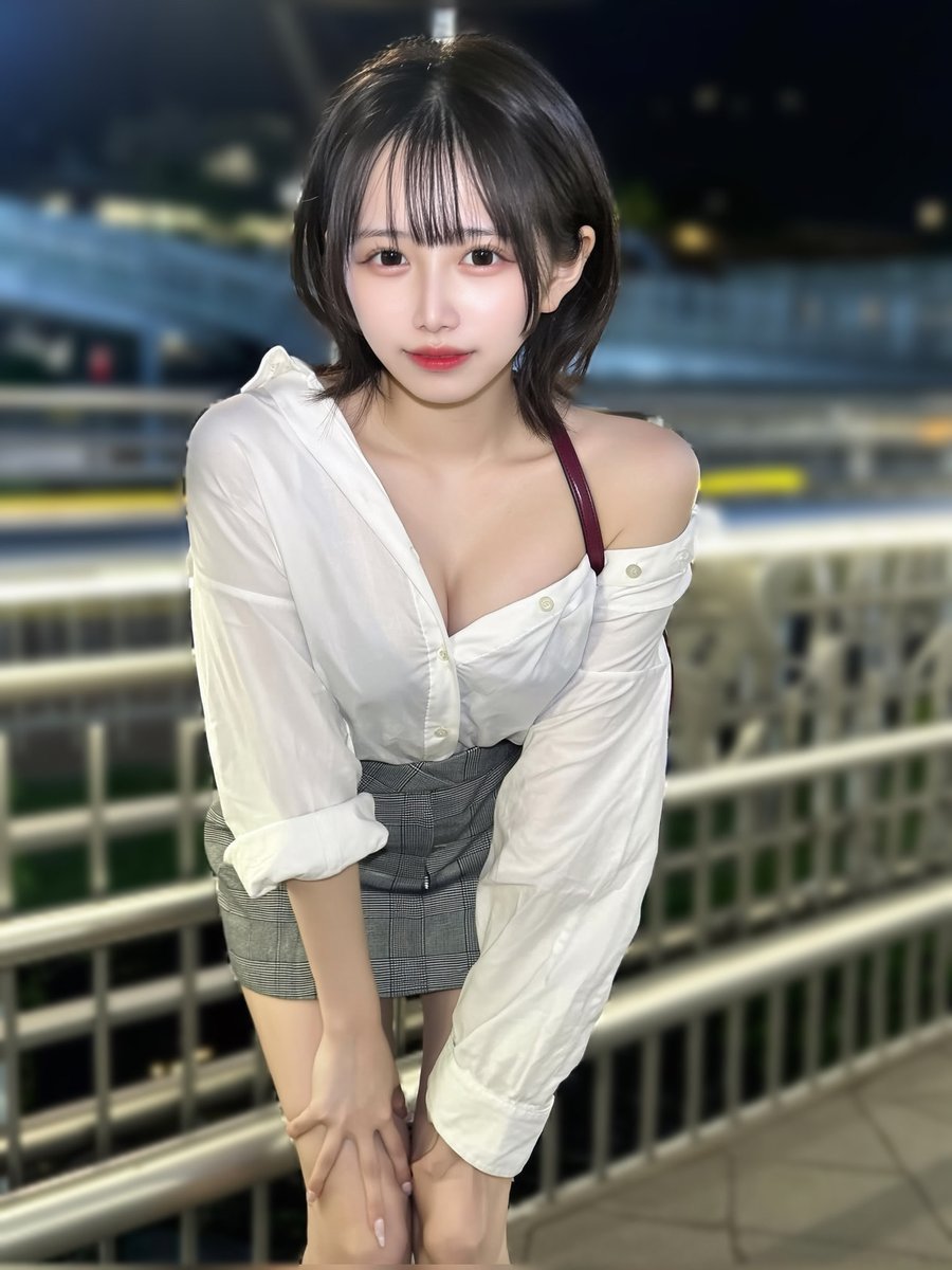 酔ってるからってー！
どこ見てるかバレてるよ💛