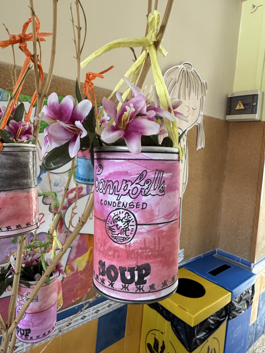 Pasear por uno de mis coles y encontrarse esta maravilla de proyecto sobre Andy Warhol… 😍😍😍 Acercar el arte desde edades tempranas es primordial y ayuda a la exploración creativa y la autoexpresión.