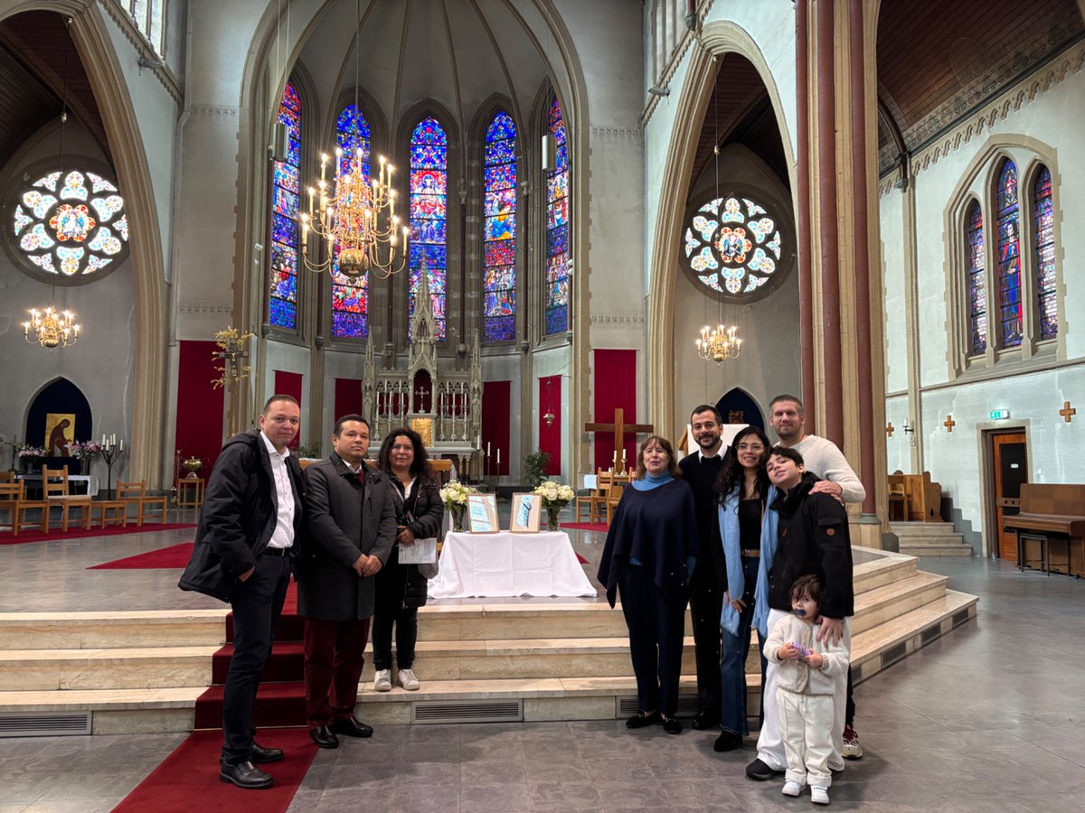 Dimos así gracias a la Divina Providencia, en unión de las Embajadas y Consulados de Venezuela en el mundo, por el milagro de santidad concedido a nuestro país.

#SantosParaTodos
#Venezuela