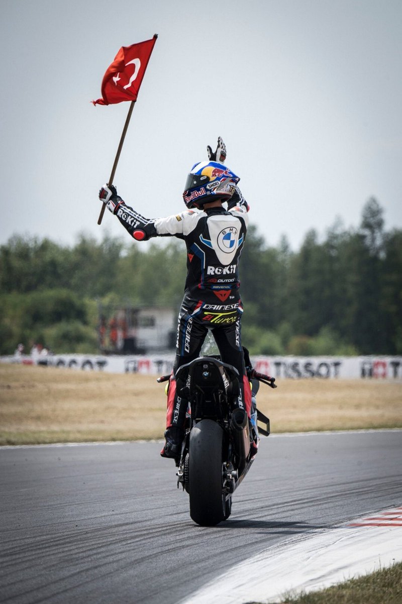 Milli Gururumuz Toprak Razgatlıoğlu 3’üncü kez Dünya Şampiyonu!🏆🇹🇷🏍️

Dünya Superbike Şampiyonası’nda üçüncü kez dünya şampiyonluğuna ulaşarak bizlere büyük bir gurur yaşatan Millî Sporcumuz, Hemşehrimiz Toprak Razgatlıoğlu’nu tebrik ediyor, başarılarının devamını diliyorum. 👏🏻