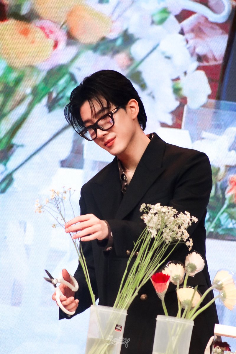 🌷🍀✂️

(<a href="/myktnw/">KHAOTUNG</a> 🌻)

KHAOTUNG GOLDEN HOUR

#DearOurSunsetKhaotung 
#SunsetWithKhaotung27thBD 
#Khaotungg  #เด็กน้อยของขต