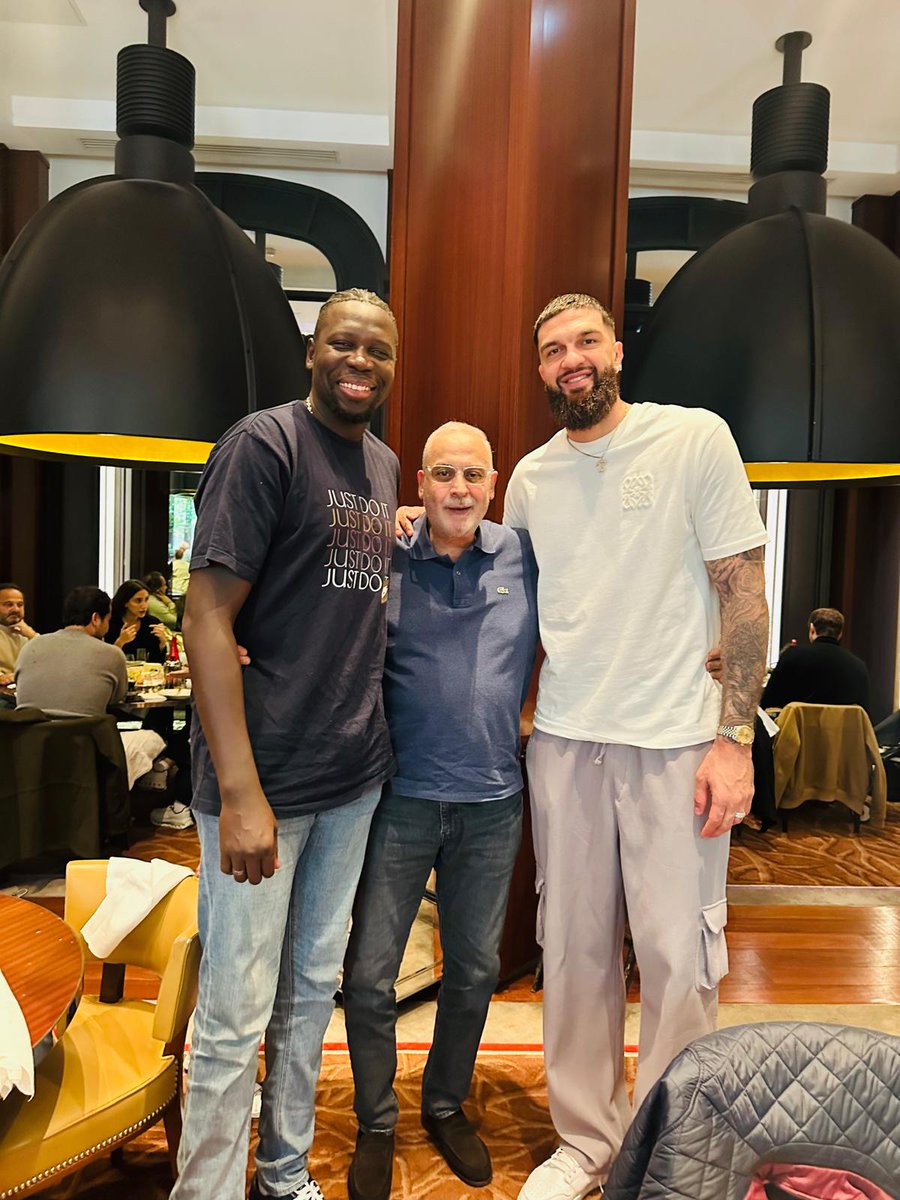 Très heureux de retrouver 2 de mes "enfants" <a href="/Lsane_11/">Landing Sane</a> et <a href="/viinze_17P/">Vincent Poirier</a>  
<a href="/LscBasket/">LSC Basket</a>