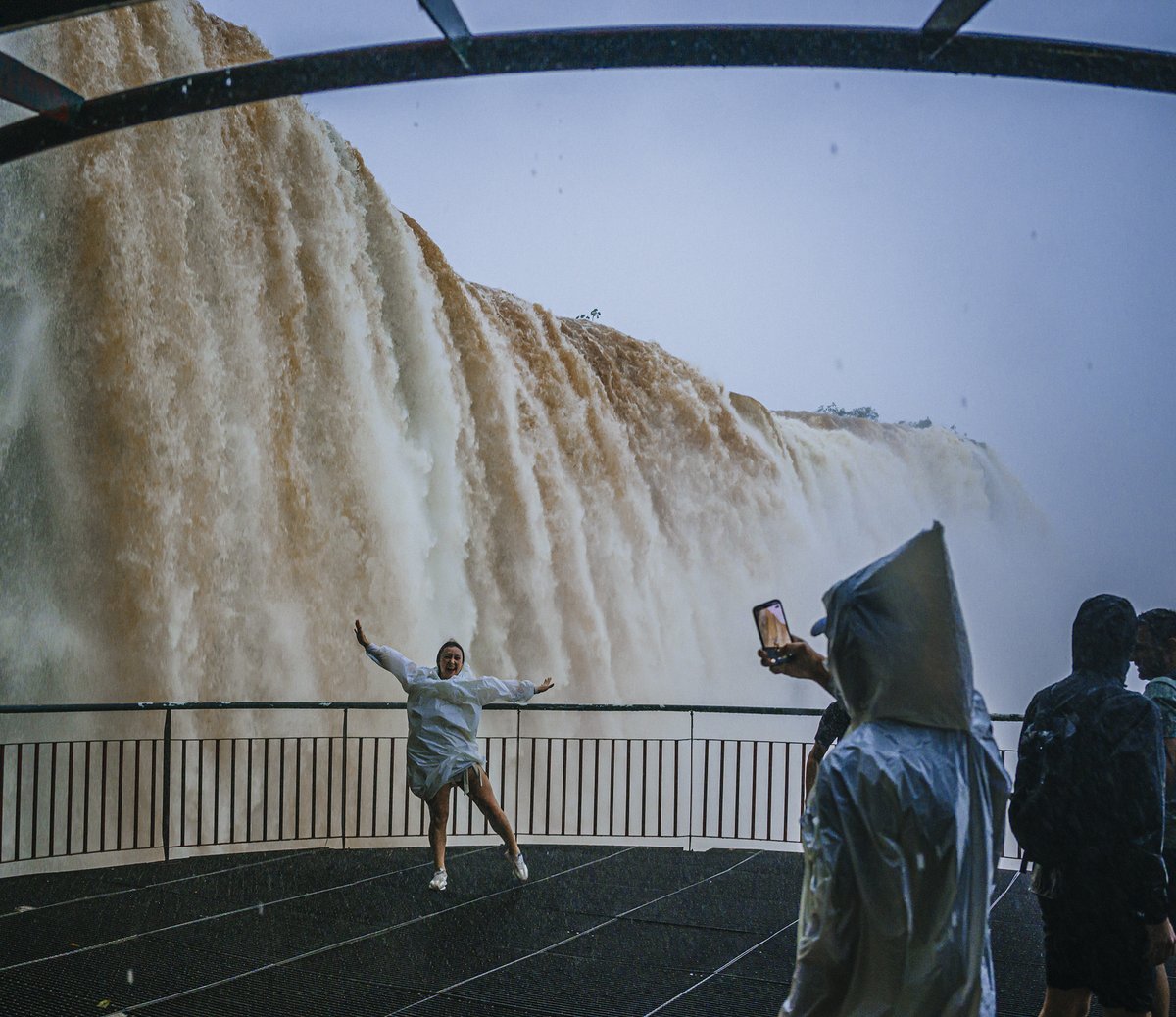 Iguazúfallen från den brasilianska sidan var riktigt häftigt, sånt brukar inte imponera på mig annars. "Tyskstaden" Blumenau med världens näst största Oktoberfest var för turistigt för mig. Med det sagt: krossa Bajen! #Brasilien
