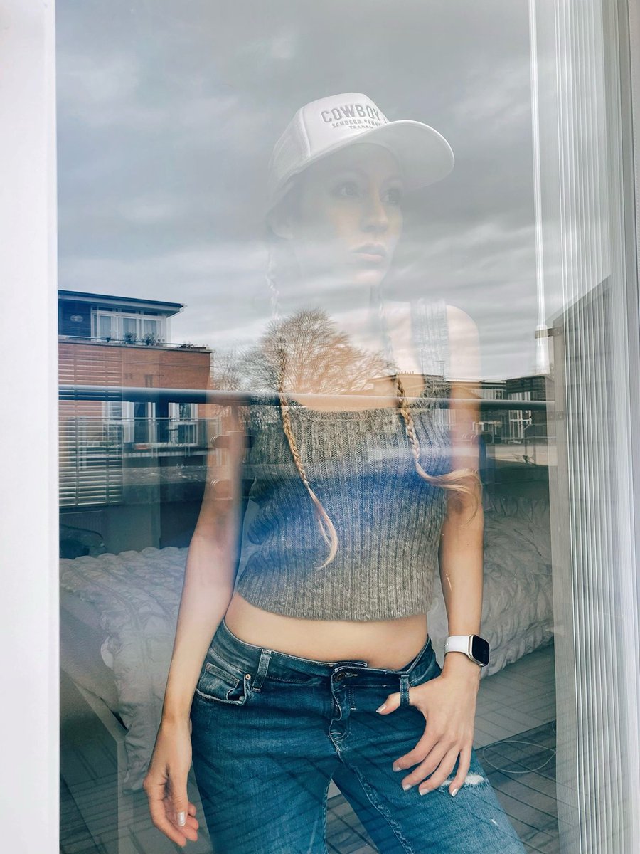 JulieBurville's tweet image. Some days are just a pane in the glass 🪟🤨

#window #windowpane #glass #reflections #sunday #mood #plaits #baseballcap #cap #braids #plaits #truckercap #freepeople #whenyouwearfp @freepeople @freepeopleeu #mango @mango @apple
