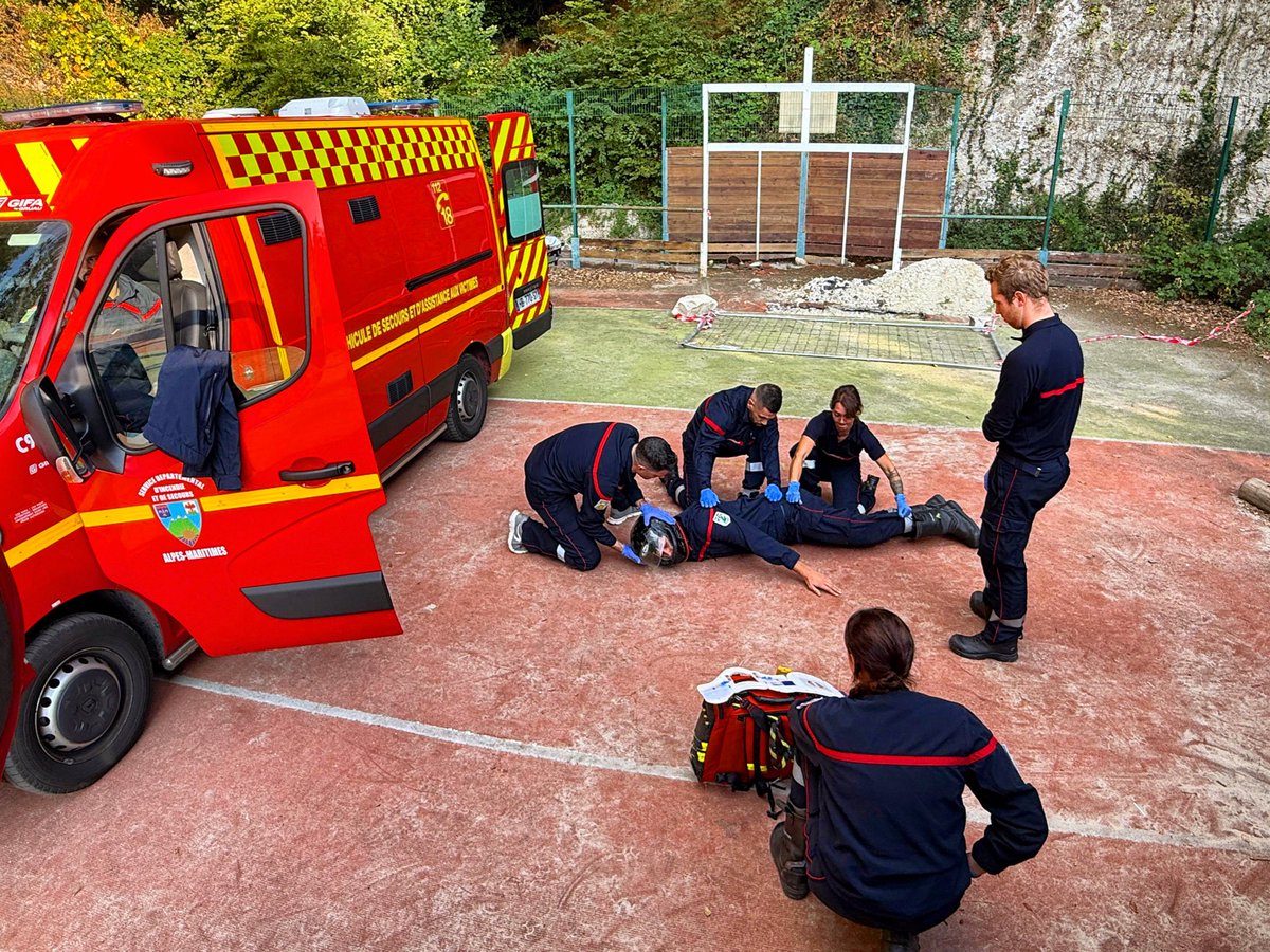 pompier_nice's tweet image. Bon dimanche 👋
A Castagniers préparation des nouvelles recrues #spv à la formation SUAP.
✅ Cdt de Compagnie 
#pompier_nice