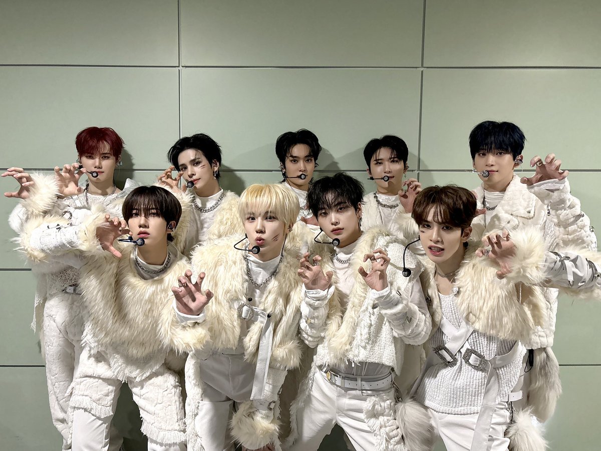 [🗳️] 
Dont forget to tweet

I VOTE #CRAVITY for #2025MAMAVOTE

Please retweet 🔁