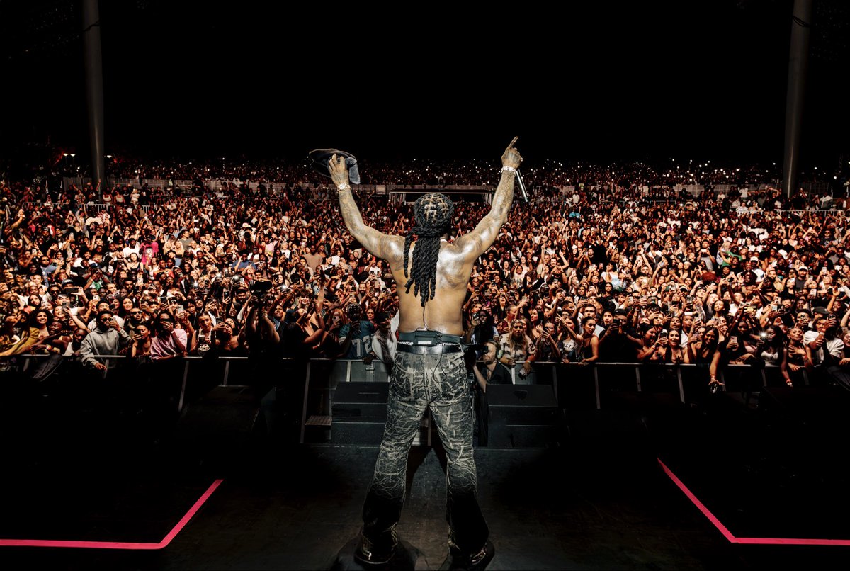 1BENNY7G's tweet image. this isn’t talked about enough tbh. 25,000 deep in Australia? for more context, this is his first concert ever in the region. BURNA BOY IS FAR GONE! 🐐