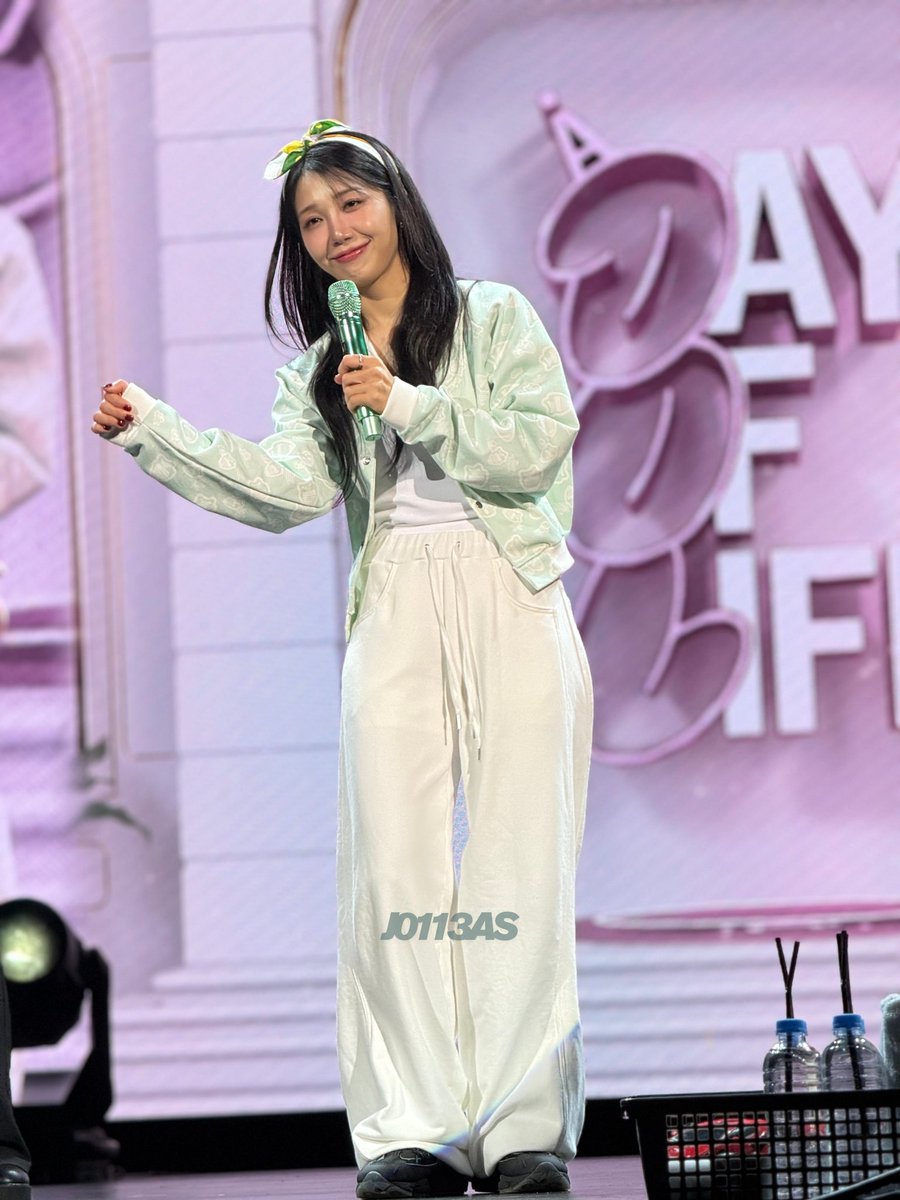 j0113as's tweet photo. You’re my sunshine @Apinkjej ☀️

#정은지 #JeongEunji #Eunji #EUNJI_ADayofLife_SG #A_Day_Of_Life_IN_SINGAPORE #2025JEONGEUNJIBirthdayParty https://t.co/5Qwhpq7jmn