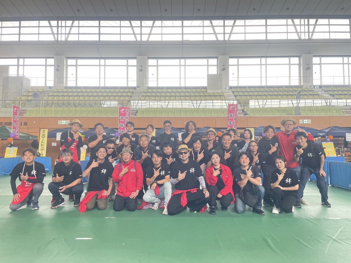 SmithMazmoto's tweet photo. 10/18,19は春日部YEG、併せてPAで商工まつりに参加。
大奮発したPA卓のデビュー戦で、ほとんどPAつきっきりだったけど、YEGの最高な仲間と盛り上がって。事業としても大変有意義で楽しい2日間でした。

明朝からはまたミュージシャンモードでライブリハから始まりまする。
がんばろー！ https://t.co/YkxhqluU1d