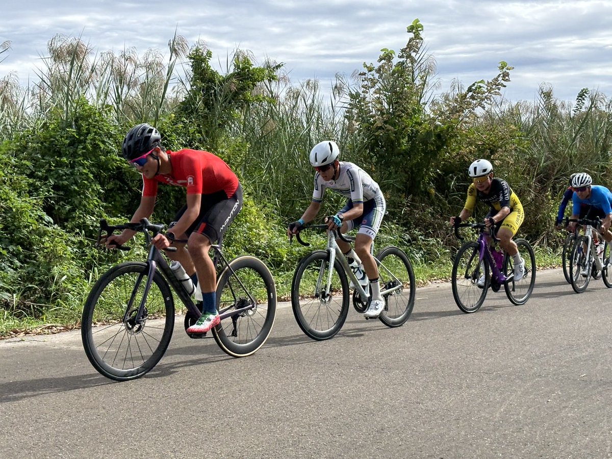平田最終戦C1 3位
10何周か6人逃げ
綺麗に回って最大50秒ギャップ
最後は小林が飛び出してそのままゴールおめでとう
今シーズンも運営ありがとうございました
また来年。