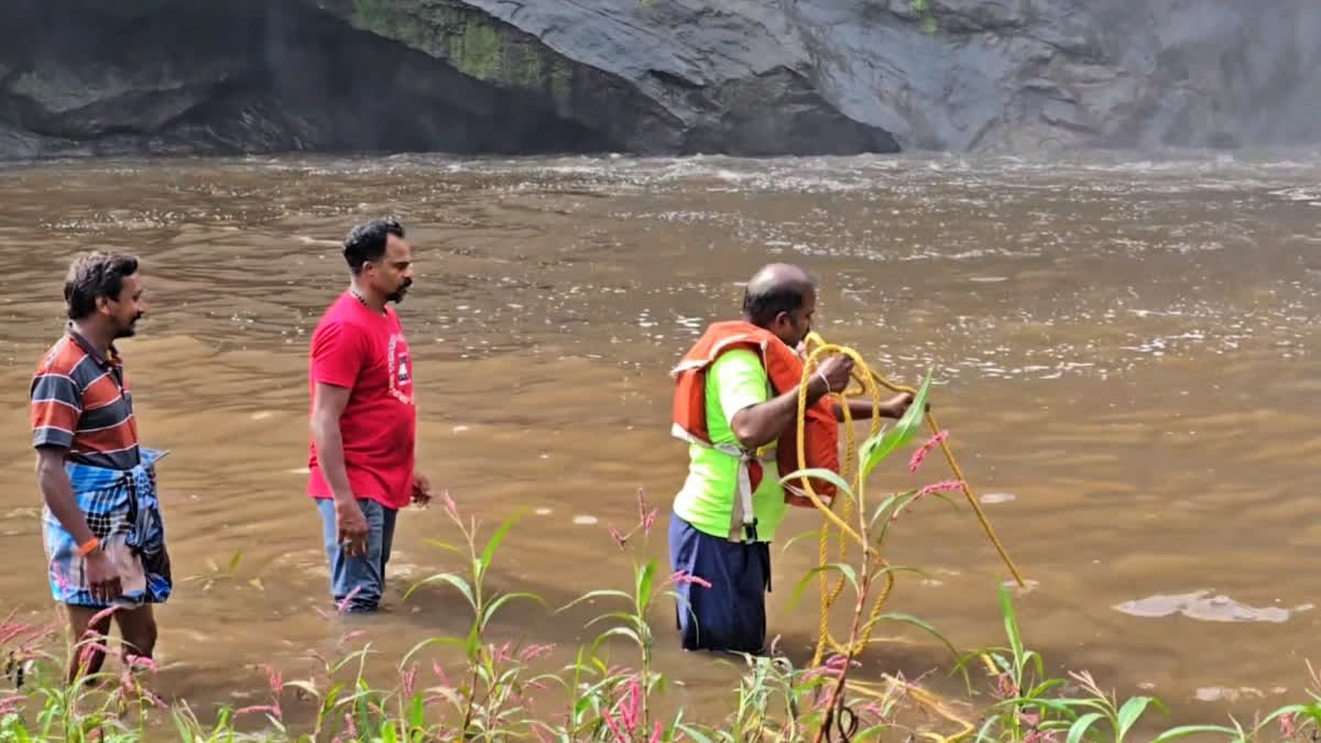 அருவியில் குளிக்க சென்ற மருத்துவக் கல்லூரி மாணவர் மாயம்; 2-வது நாளாக தொடரும் தேடுதல் பணி!

Read More:  etvbharat.com/ta/state/firef…

#Dindigul #Waterfall #Died #ETVBharattamilnadu #TamilNews #Studentdeath