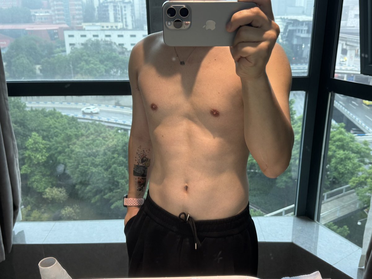 756867288's tweet photo. 越减越肥😭 https://t.co/kVPFRmGBxX