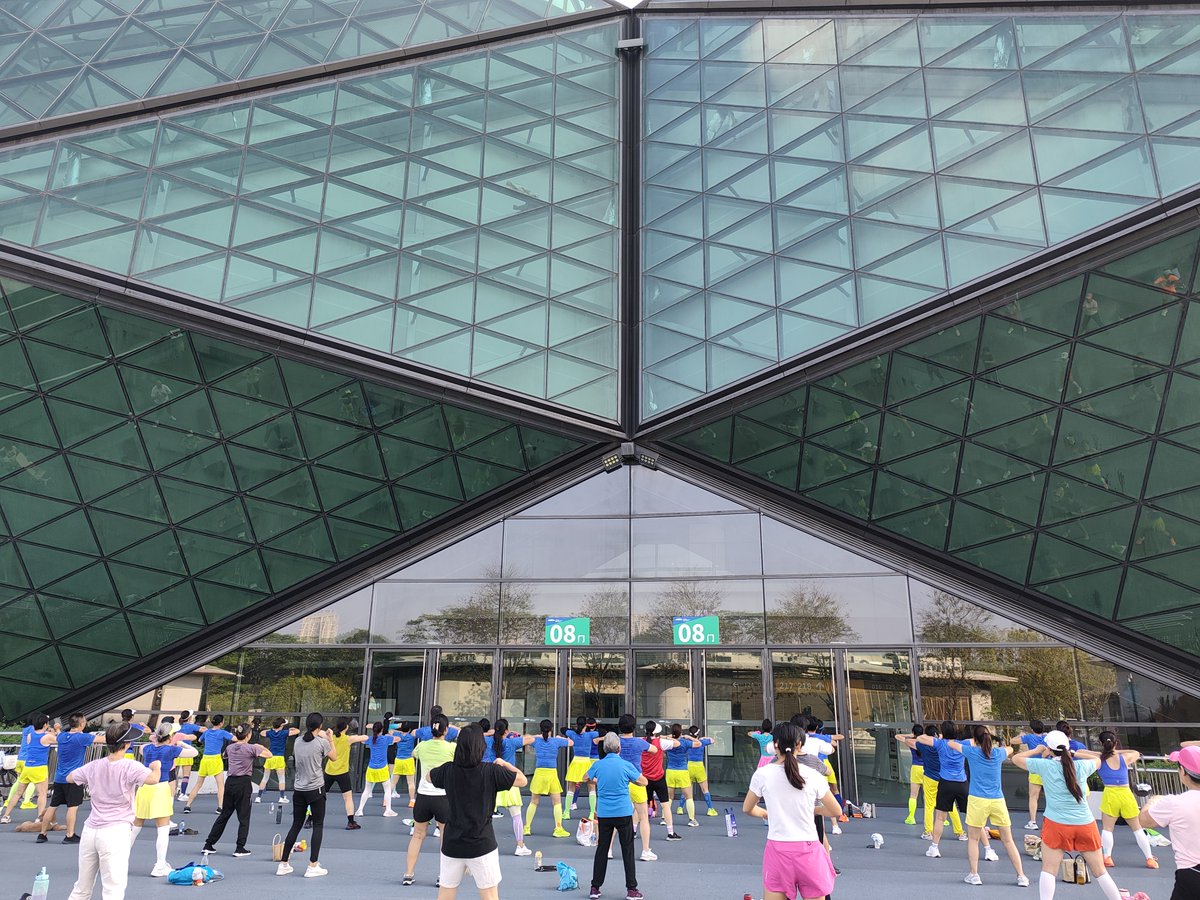 floydwang2013's tweet photo. 2025.10.19 Sunday Sun Day!!wake up early keep running stay on the lake - it's Universiade Lake. https://t.co/NUB4XOV9qQ