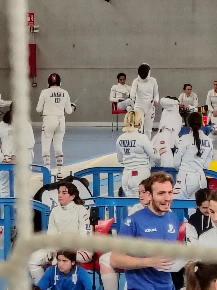 Como viene siendo una tradición ya, la esgrima, espada femenina, arranca la temporada en Valladolid con presencia del presidente de la <a href="/rfeesgrima/">Real Federación Española de Esgrima</a> José Luis Abajos y el de la <a href="/esgrimacyl/">@EsgrimaCyL</a> Daniel Bravo.
El Polidep. Delicias acogió la competición individual y por equipos <a href="/VCEsgrima/">Esgrima Valladolid</a>