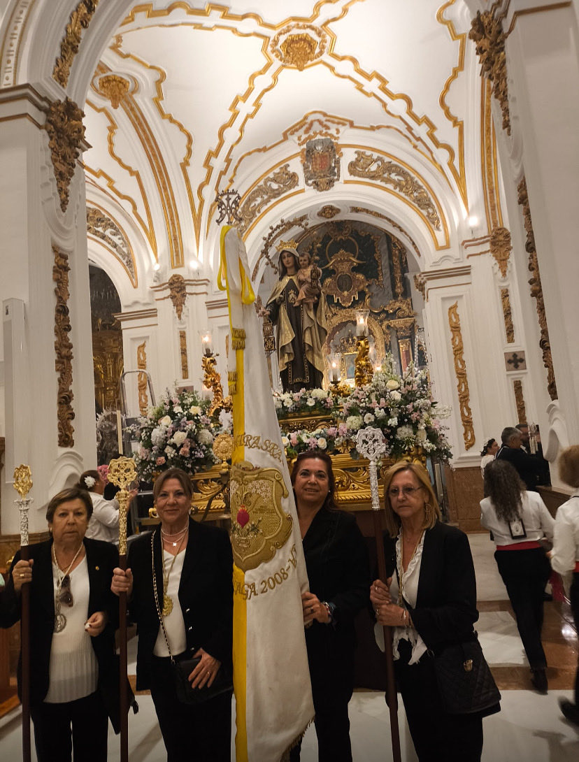 Este domingo hemos participado en el Rosario de las Glorias a las 8:30 , desde la Iglesia de los Mártires hasta la Catedral 💛🤍

#RosarioGlorias2025
# Cofrafias MLG