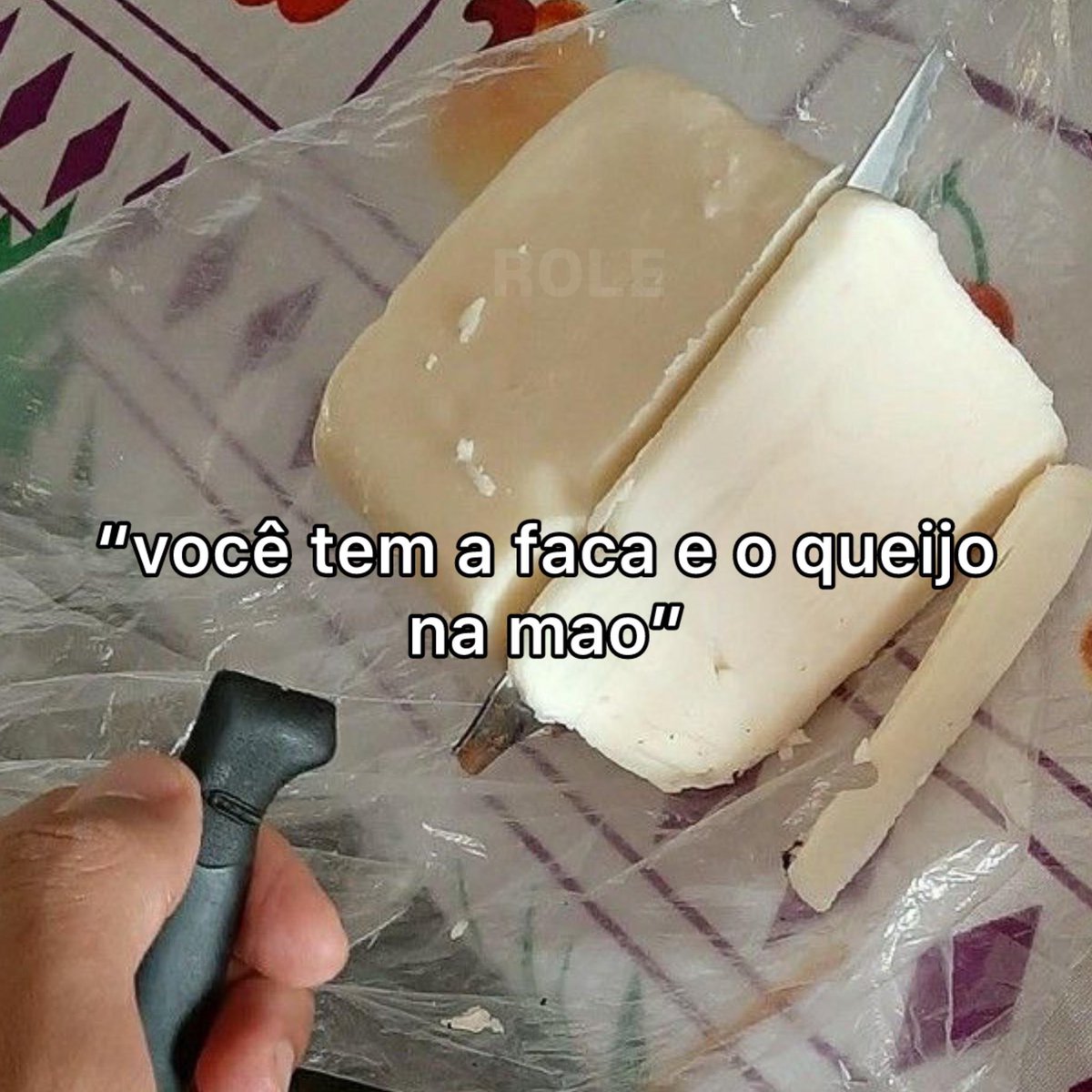 "Você tá com a faca e o queijo na mão "

Eu com a faca e o queijo na mão:
