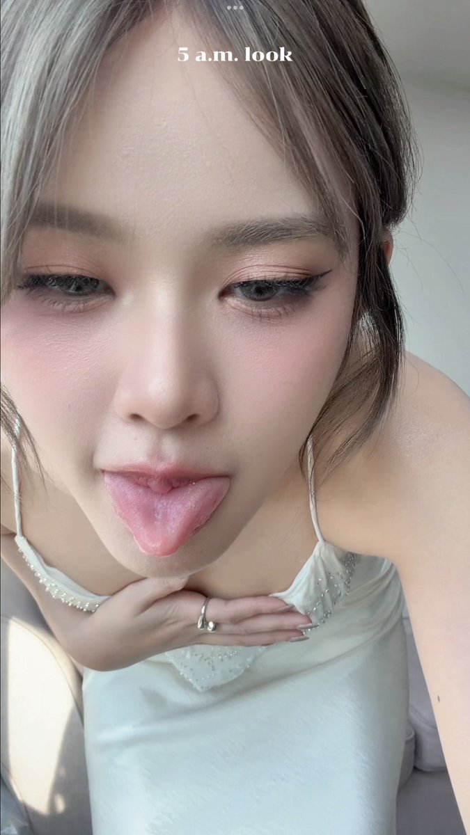 whooooooooosths's tweet photo. แบบนี้ก็แตกดิ🥵🥵🥵 https://t.co/9eXvIb9aVA