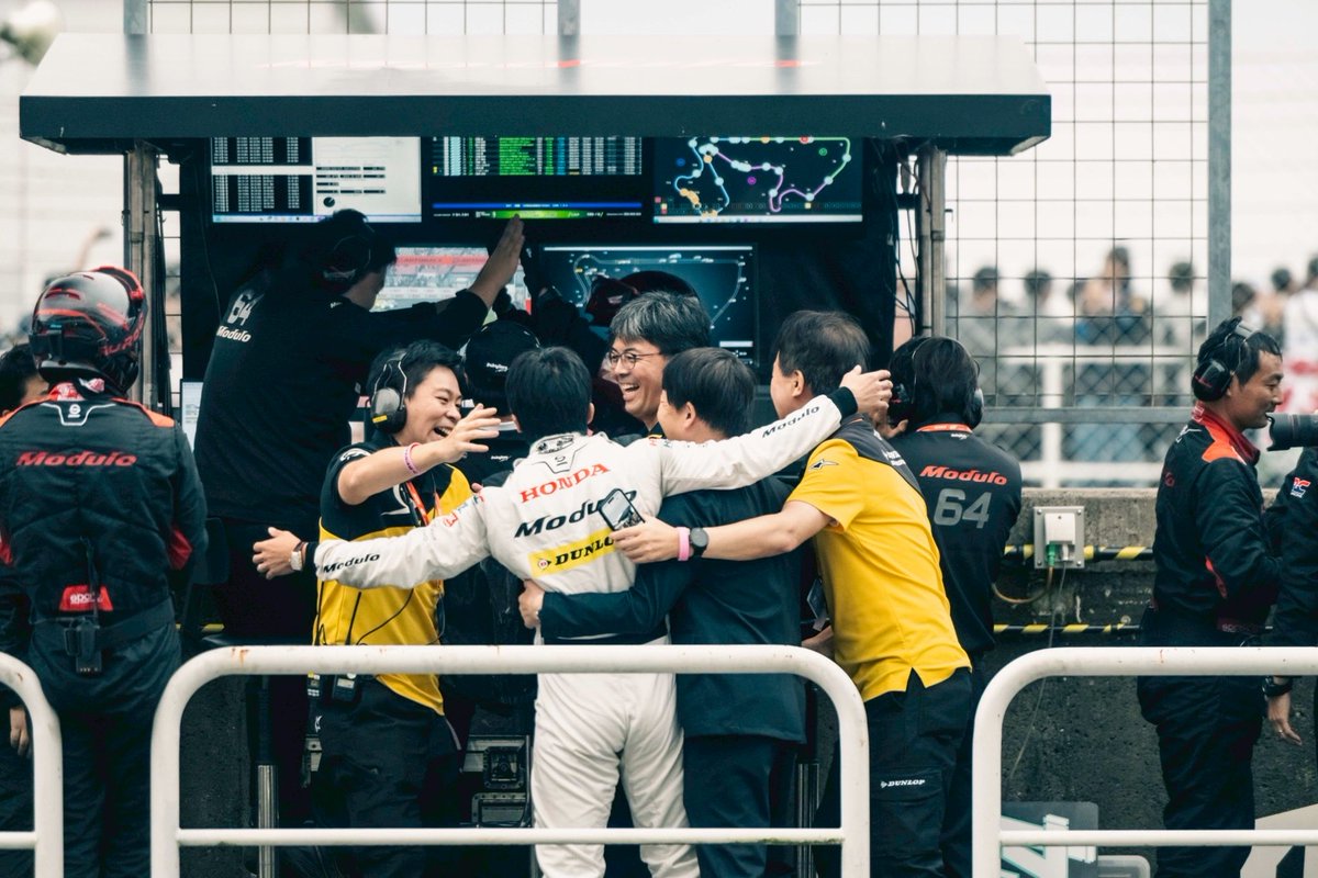 riki_okusa's tweet photo. #SUPERGT Rd.7 オートポリス🐴
2位でした🥈
500初めての表彰台とても嬉しいです。
前戦の菅生のこともありいかないといけなかったレースだったので形になって本当に良かったです。

関係者の皆様。
応援してくださった皆様。
ありがとうございました！

次回は伊沢選手最後のGT500レース。
笑って終われるようにフルプッシュします。