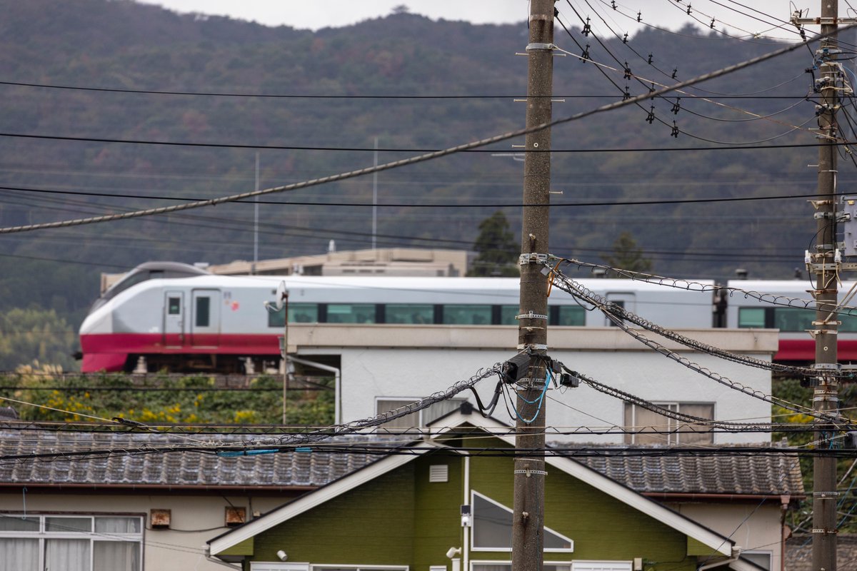 ooseno7100's tweet image. E657系　
茨城県日立市　会瀬港より
音が聞こえたので、カメラ向けてシャッター切るだけです。
ピントが手前の電柱でした。