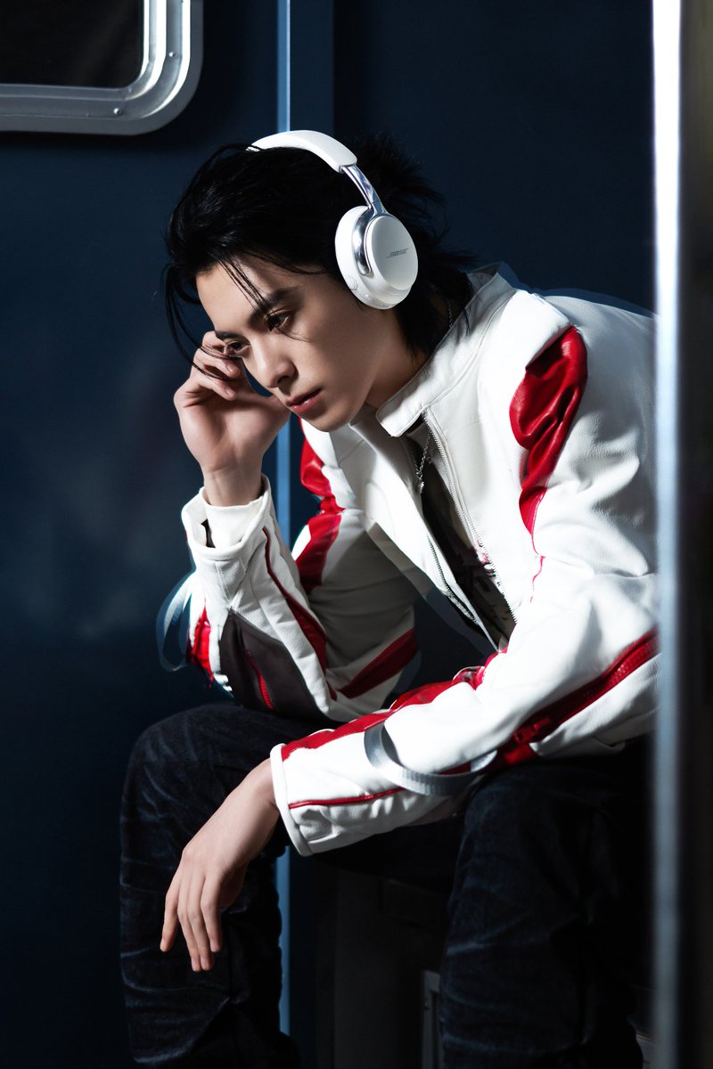 251019 #DylanWang studio weibo update. Photoshoot with the outfit #WangHedi wore for the #Bose event today in #Beijing. 4/4