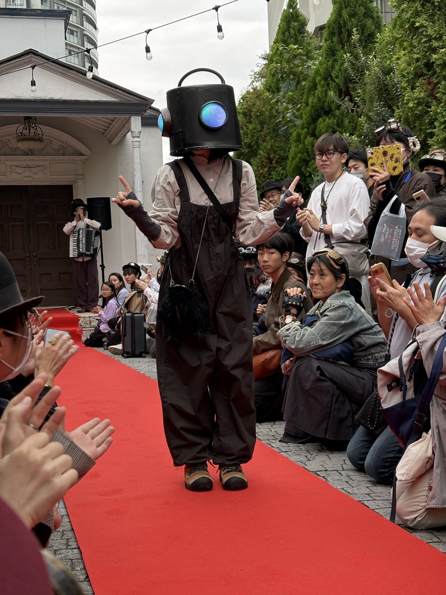 ecru_nazo's tweet photo. #蒸奇博　へ行ってきました！
初めてのスチームパンク即売会、世界観が良すぎて最高でした……！
かっこいいかわいい装いの方がたくさんで、自分も早くこれになりたい！！！とめちゃくちゃ思いました。
次は予定の合間じゃなくてガッツリ行きたいな〜
次は予算拡張していくぞ！！
#steampank https://t.co/bMlnRSSQoo