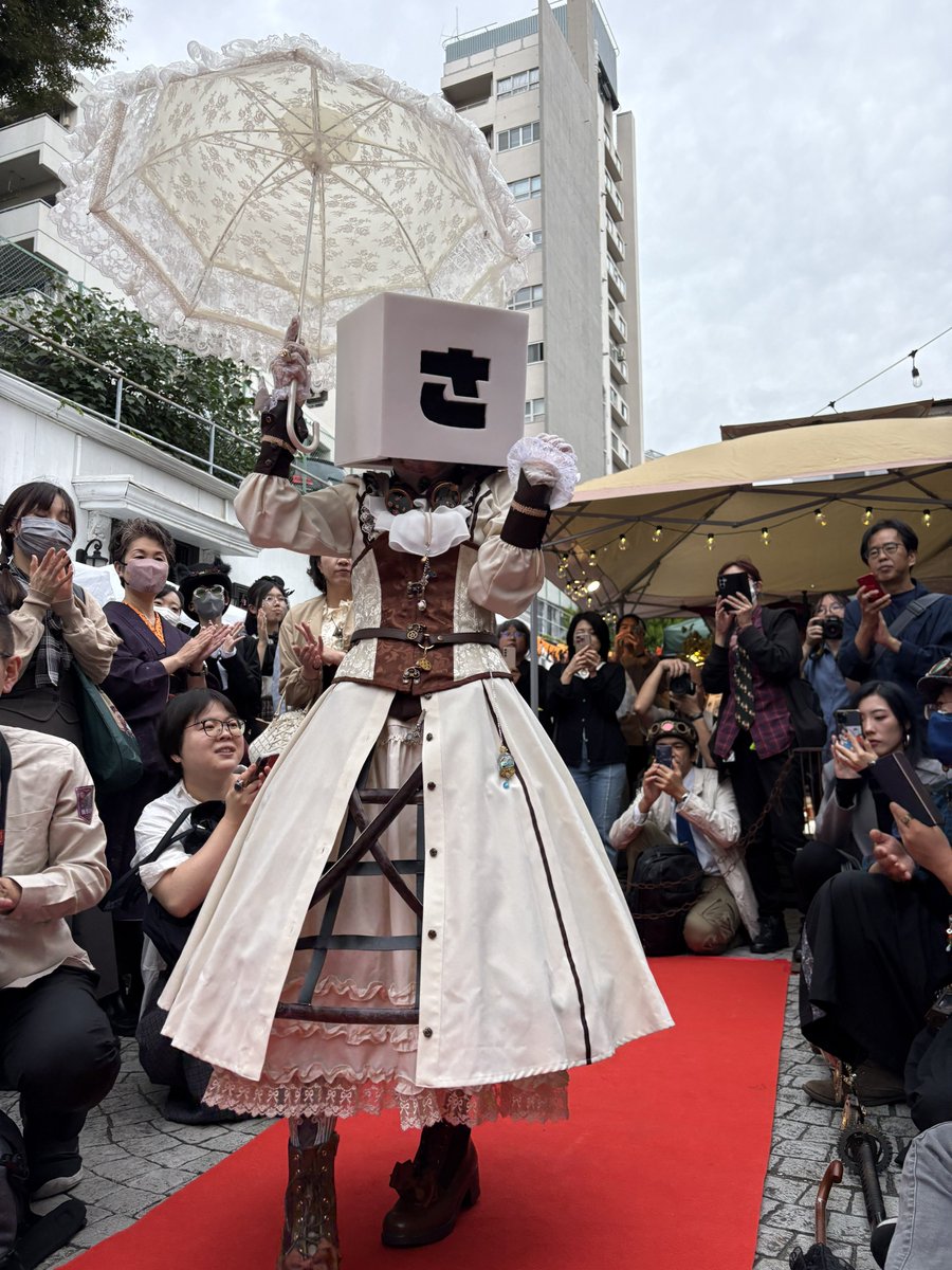 ecru_nazo's tweet photo. ファッションショーで見た素敵な方々
どなたも個性が強くてすごく好き
かっこいいとかわいいの渋滞ランウェイでした
#蒸奇博
#steampank https://t.co/2zWwmXbOnN