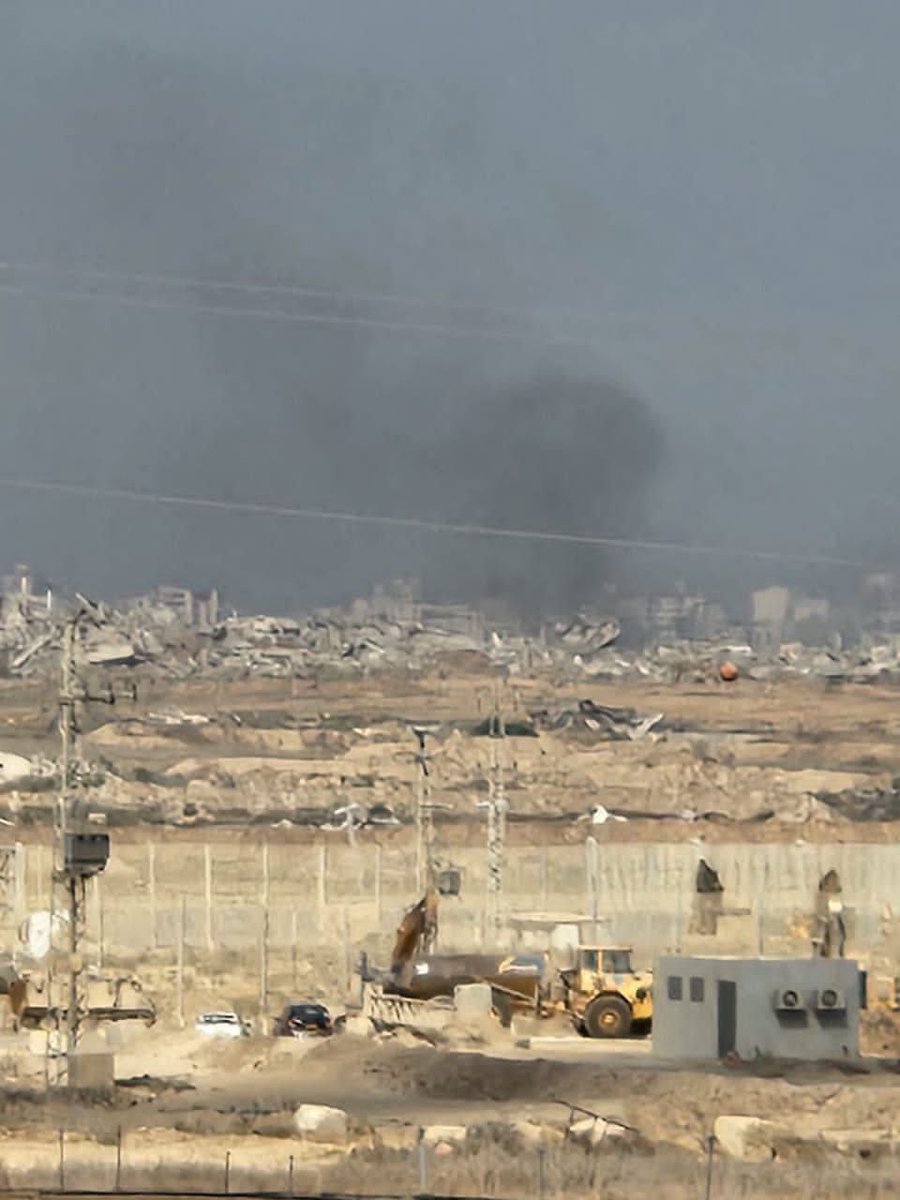 gazanotice's tweet image. 🚨BREAKING: Three Israeli airstrikes targeted different areas across the city of Rafah in southern Gaza Strip.