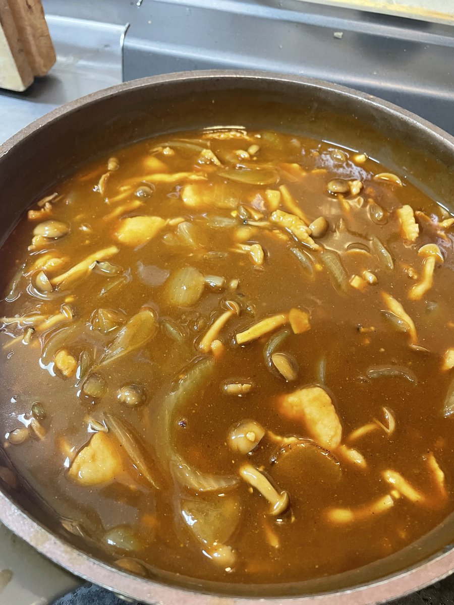 今夜
激安のカレールゥを使ってみたら辛さだけはいっちょまえな感じで美味くない！！
でも、例えばカレーコロッケ、カレーグラタン、カレーもんじゃにしたら合いそうやなあとか
えー、、、今からやるん？俺、それ😮‍💨辛っ