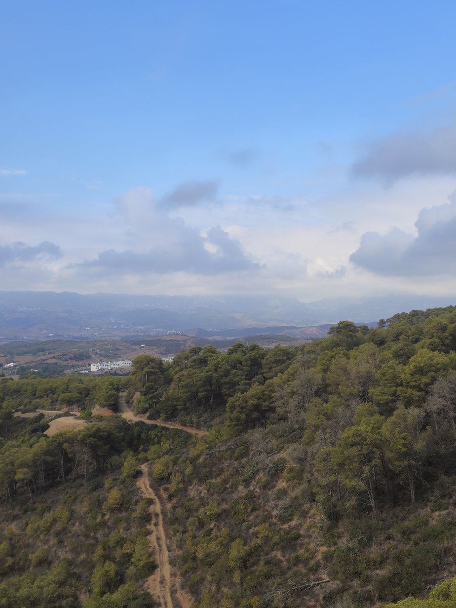 Reda_'s tweet photo. 12,89km D+411
#RunningInTétouane #Hamdoullah #TrailViews https://t.co/iyrjp4BRea