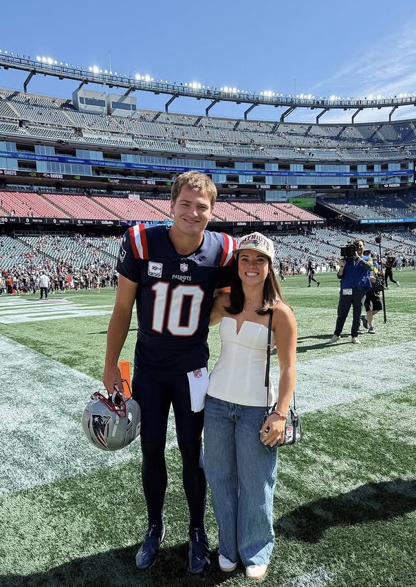 New England Sports Fellow (@nesportsfellow) on Twitter photo Ann Michael, Drake Maye’s wife, made the dessert for the #Patriots O-Line dinner this week: an oatmeal apple cinnamon crisp.
G Jared Wilson said it was quickly eaten and that it is now a favorite among the group.
(Via <a href="/MikeReiss/">Mike Reiss</a>) Ann Michael, Drake Maye’s wife, made the dessert for the #Patriots O-Line dinner this week: an oatmeal apple cinnamon crisp.
G Jared Wilson said it was quickly eaten and that it is now a favorite among the group.
(Via <a href="/MikeReiss/">Mike Reiss</a>)