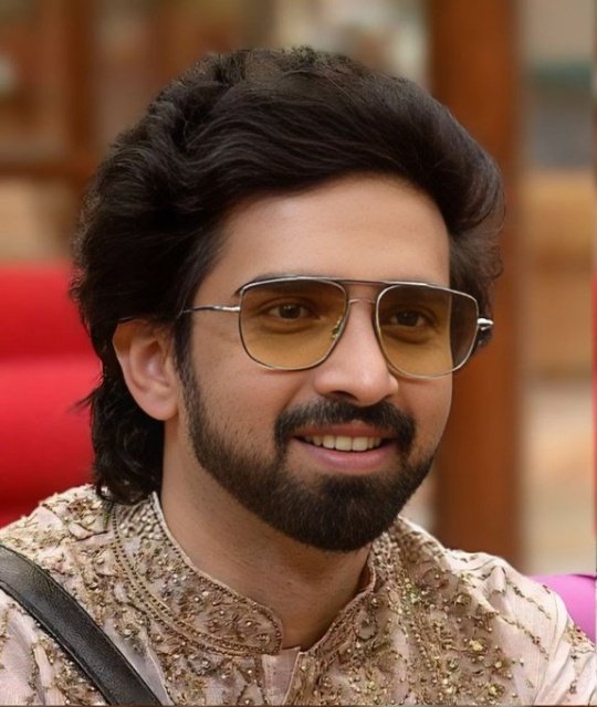 Amaal khush to Amaalians bhi ❤️ 

Keep smiling champ, you are giving hero vibes 

#AmaalMallik #BiggBoss19