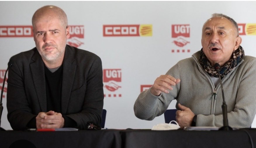 Según la teoria marxista los empresarios explotan a los trabajadores porque se apropian del plusvalor, es decir, la diferencia entre el valor que el trabajador produce y el salario que recibe. 

Aunque el obrero crea más riqueza de la que gana, el capitalista se queda con ese